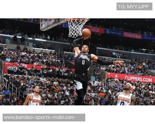 保罗与威少庆生合照温馨互动兄弟情深引发球迷热议